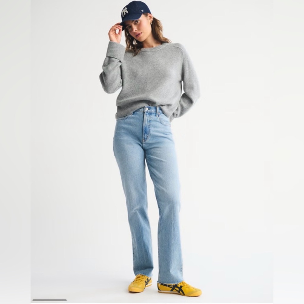 Abercrombie 90s Relaxed High Waisted Jeans with raw hem